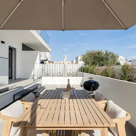 Spacious T2 With Luxury Terrace Apartment