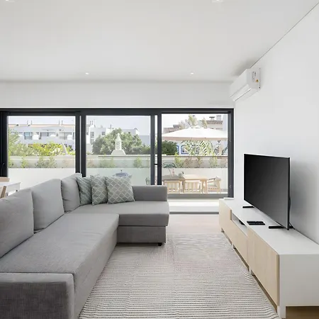 Spacious T2 With Luxury Terrace Tavira