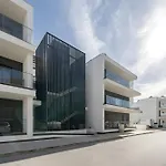 Spacious T2 With Luxury Terrace Tavira